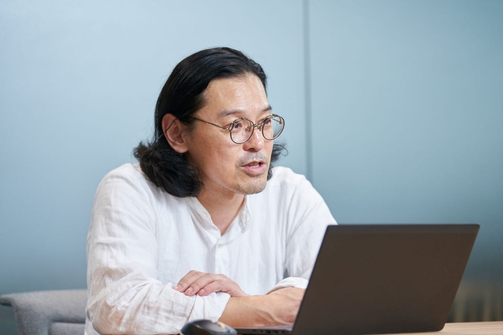 電通デジタル　コマースマーケティング部門 プロモーションデザイン部 プランニングディレクター　藤田佳吾  約20年間マーケティング領域に携わる。アンケートデータやWebアクセスログ、購買ログ、CRMログ、視聴ログや広告接触ログ、位置情報などの各種データを活用した、クライアント企業の戦略戦術プランニングに従事。現在はオンライン・オフライン問わず、リテールメディアとそれに紐付くデータを活用したコミュニケーション施策のプランニングを担当